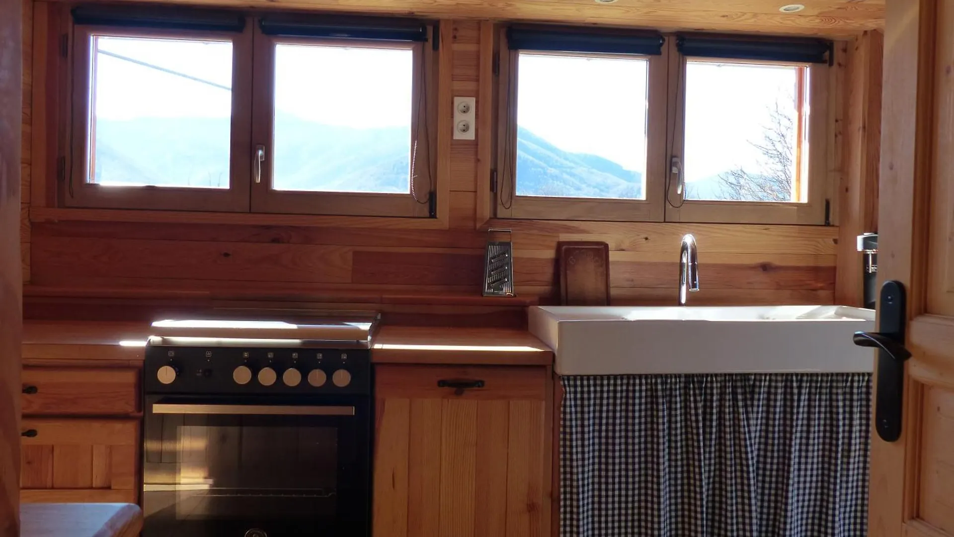 Eco-Grange Au Milieu De Notre Ferme Biologique O'Naturel Avec Sa Mare Et Son Ruisseau Massat 0*,  Frankrike