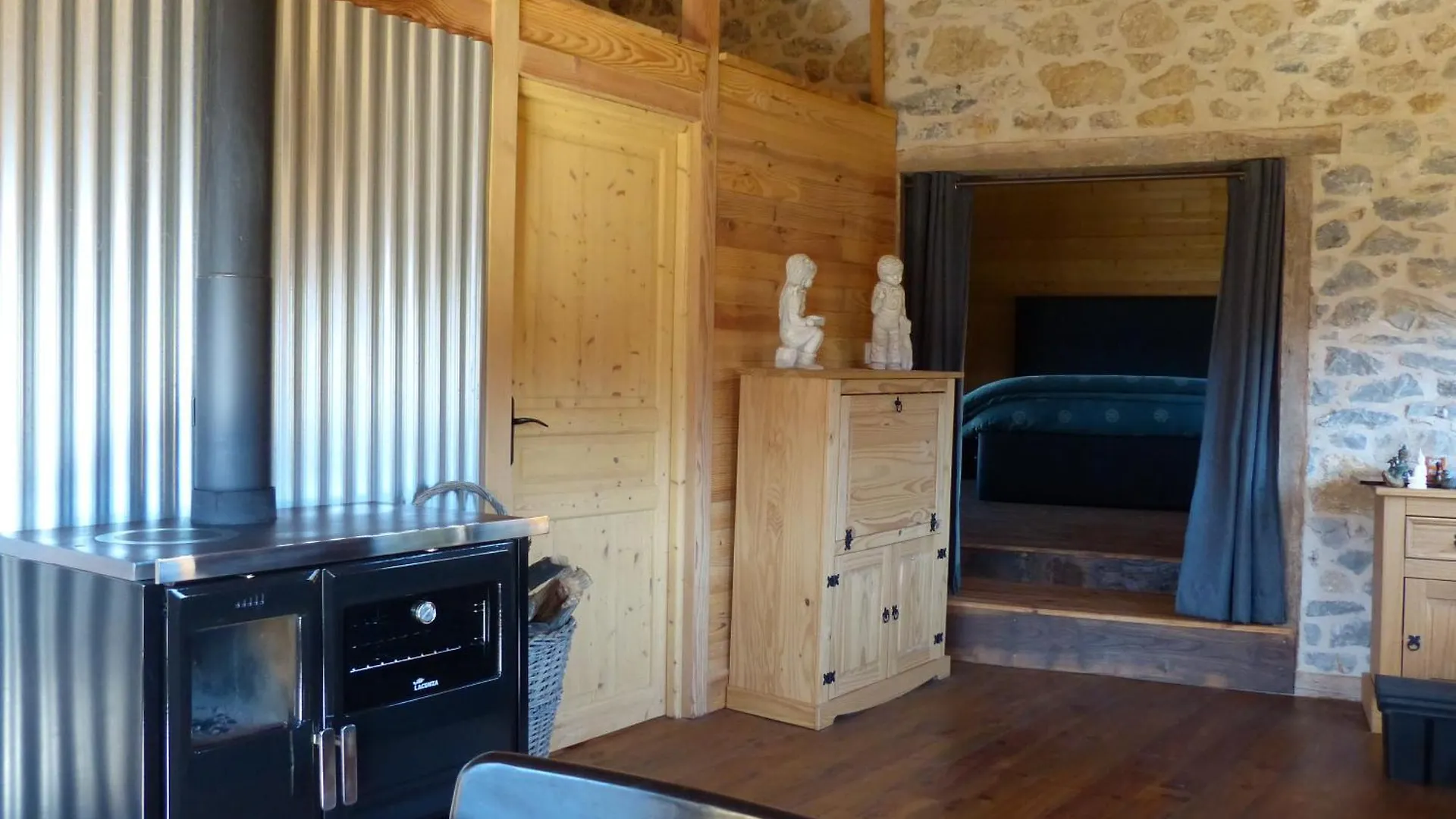 Semesterbostad Eco-Grange Au Milieu De Notre Ferme Biologique O'Naturel Avec Sa Mare Et Son Ruisseau Massat