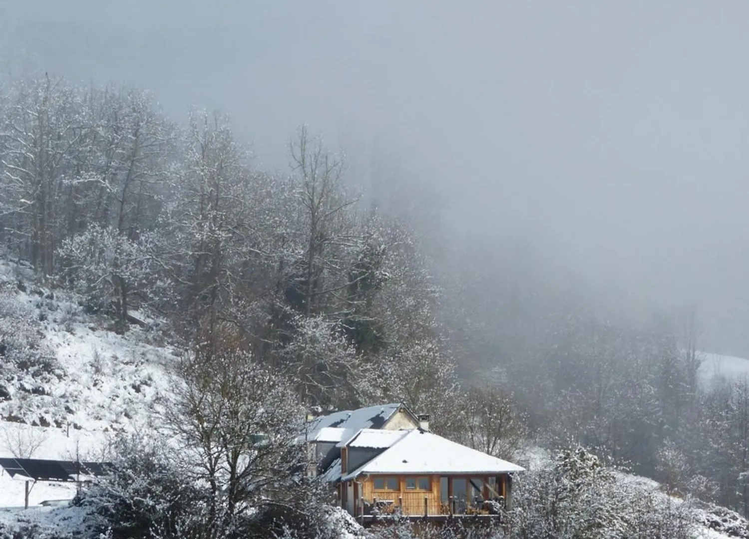 Eco-Grange Au Milieu De Notre Ferme Biologique O'Naturel Avec Sa Mare Et Son Ruisseau Massat