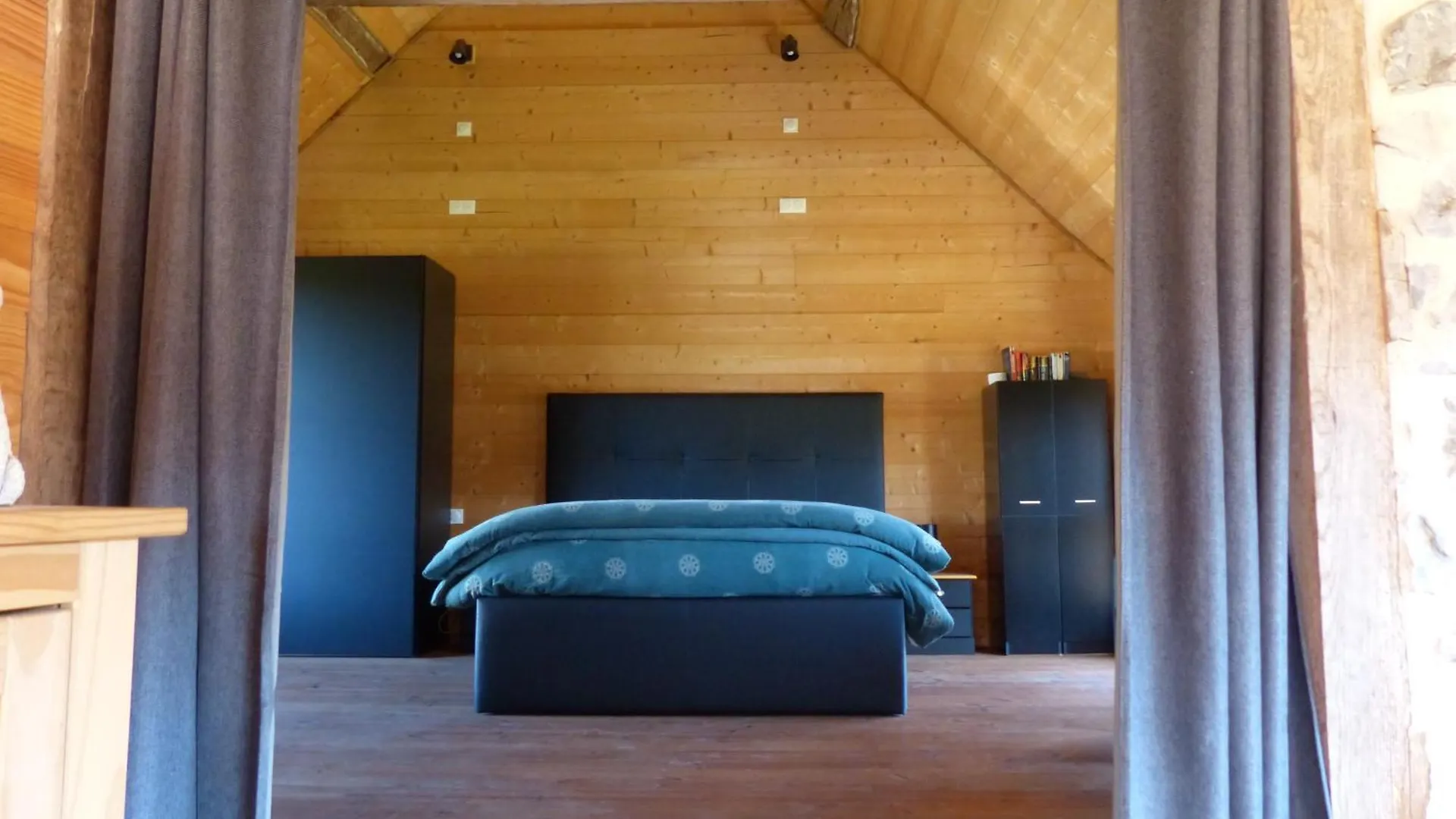 Eco-Grange Au Milieu De Notre Ferme Biologique O'Naturel Avec Sa Mare Et Son Ruisseau Massat 0*,