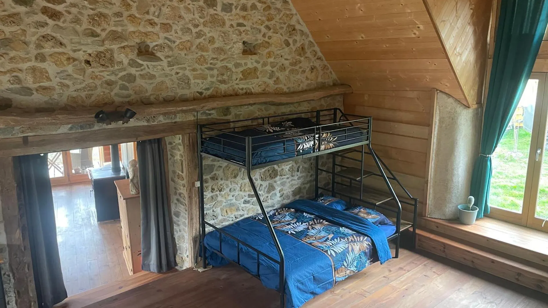 Eco-Grange Au Milieu De Notre Ferme Biologique O'Naturel Avec Sa Mare Et Son Ruisseau Massat